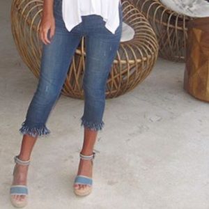 Frayed Capri Jeans